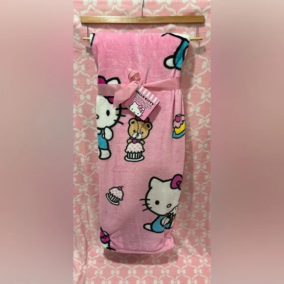 Brand New Hello Kitty 60 x 70in Throw! ๐ป๐ - Picture 1 of 3